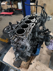 Photo de galerie - Dépose moteur chargement des internes 