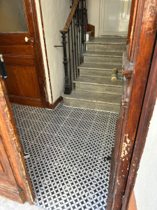 Photo de galerie - Pose de carrelage 20x20 avec calepinage dans Hall d’immeuble 