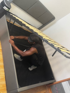 Photo de galerie -     Montage complet d’un lit coffre en kit, avec installation du mécanisme de levage. Travail soigné et conforme à la notice.