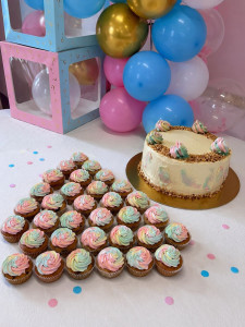 Photo de galerie - Pâtisseries et brunchs faits maison pour vos petits événements. 
Je propose des gâteaux d’anniversaire, layer cakes, cupcakes ainsi que des boxes brunch gourmandes (pancakes, gaufres, douceurs maison…).
Créations personnalisées, gourmandes et soignées.