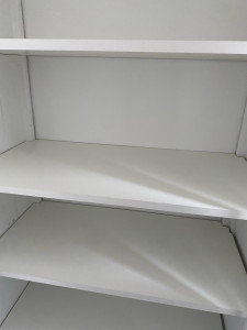 Photo de galerie - étagères + découpe sur mesure 