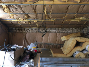 Photo de galerie - Isolation mural et plafond, pose de rail, passage des câbles électrique 