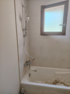 Photo de galerie - Instalation de faiance, de baignoire et de paumo de douche 