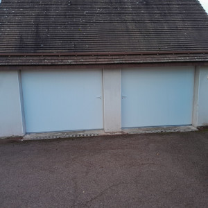 Photo de galerie - Pose de deux portes de garage PVC manuelle 