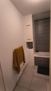 Photo de galerie - Meuble de salle de bain sur mesure (prof.70cm)
