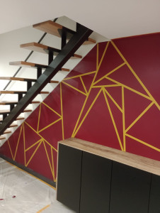 Photo de galerie - Peinture décorative descente d'escalier ( rouge et doré)