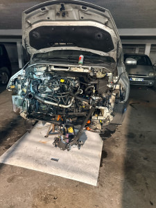 Photo de galerie - Remplacement d’un moteur 1.9dci suite à une casse