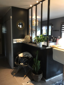 Photo de galerie - Verrière décorative,  style atelier. sans vitrage , finition thermolaqué noir mat