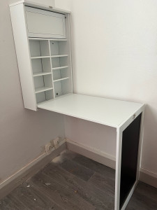 Photo de galerie - Bureau suspendu 