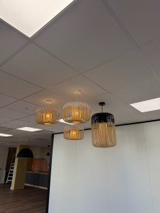 Photo de galerie - Lustre plus dalle 