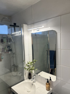 Photo de galerie - Pose du lampe salle de bain