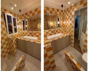Photo de galerie - Rénovation complète de salle de bain avec pose de carrelage mural et au sol, installation de vasque et meuble sous lavabo, miroir, robinetterie, éclairage et finitions soignées. Réalisation propre, moderne et fonctionnelle.