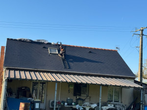 Photo de galerie - Remplacement, faîtage, ardoise, tuiles gouttière Velux