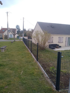 Photo de galerie - Pose clôture avec soubassements 