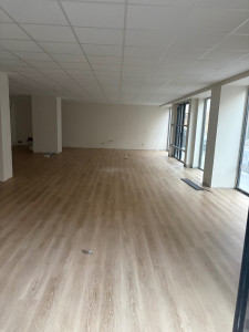 Photo de galerie - Pose plâtrerie faux plafond dalle 600/600 pose parquet 