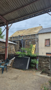 Photo de galerie - Nettoyage et changement des tuiles d'une toiture