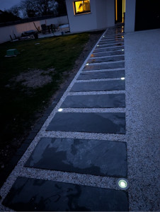 Photo de galerie - Pose de dalles en ardoises et éclairage 