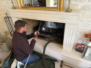 Photo de galerie - Ramonage d’un foyer ouvert