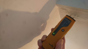 Photo de galerie - Testeur d'humidité sur support avant travaux 