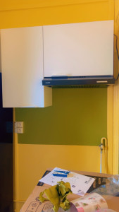 Photo de galerie - Meuble haut cuisine avec hotte est faite par la demande du client 