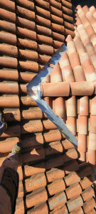 Photo de galerie - Zinguerie chéneau couloir zinc gouttière entourage cheminée 