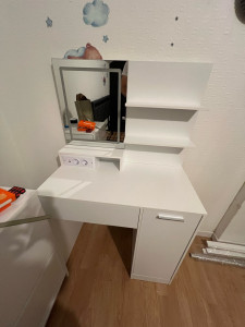 Photo de galerie - Petite maquilleuse 