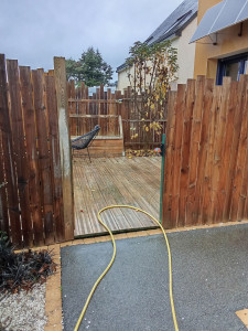 Photo de galerie - Nettoyage de clôture en bois et terrasse