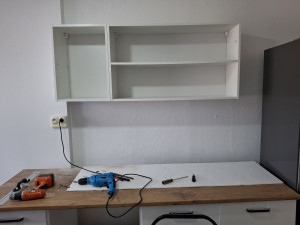 Photo de galerie - Montage et fixer meuble de cuisine au mur