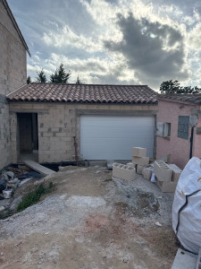 Photo de galerie - Pose De, porte de garage sectionnelle