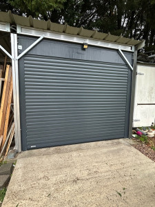 Photo de galerie - Pose d’une porte de garage enroulable électrique 