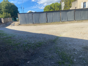 Photo de galerie - Débroussaillage, désherbage pour faciliter l'entrée des véhicules dans leurs garages 