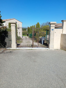 Photo de galerie - Nettoyage des piliers a haute pression et peinture portail 