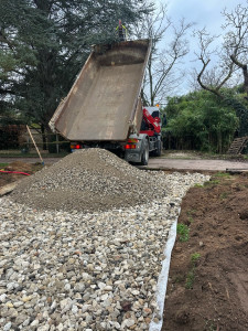 Photo de galerie - Livraison de matériaux réalisation d air de stationnement etc..