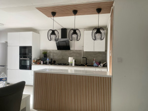 Photo de galerie - Habillage d’un îlot +mur et plafond et installation des lumières 