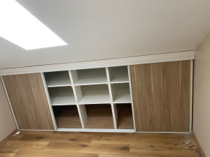 Photo de galerie - Création de rangement sur mesure en sous pente 