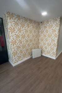 Photo de galerie - Pose de tapisserie motif de feuillage