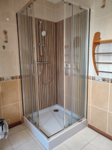Photo de galerie - Création d'une douche en remplacement d'une cabine PVC