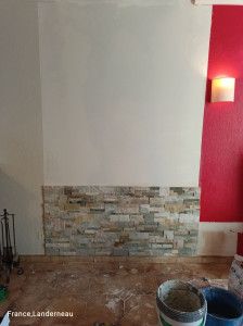 Photo de galerie - Réfection du mur avant pose du nouveau poêle 