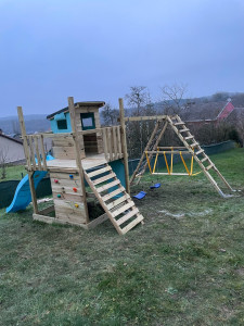 Photo de galerie - Montage aire de jeux 