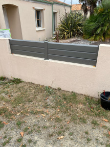 Photo de galerie - Installation Lames de clôture ( sur-mesure ) 