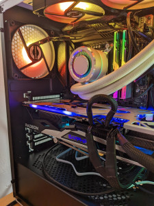 Photo de galerie - Assemblage d'un ordinateur avec composant lumineux RGB