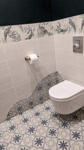 Photo de galerie - Réalisation d'un WC suspendu, carrelage, faïence, plomberie, électricité