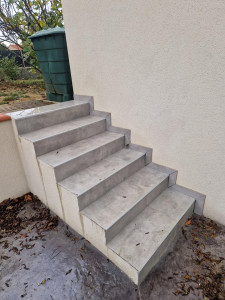 Photo de galerie - CARRELAGE D’UN ESCALIER 