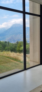 Photo de galerie - Intervention soignée pour des vitres parfaitement propres et sans traces.