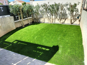 Photo de galerie - Entretien jardin, création d'une allée en pavés auto-bloquants et pose d'une pelouse synthétique