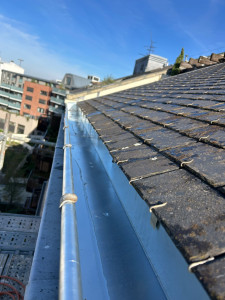 Photo de galerie - Pose de chez nous sur toiture en ardoise