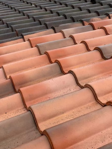 Photo de galerie - Ceci est une photo pour montrer à nos clients, l’efficacité du décapage toiture