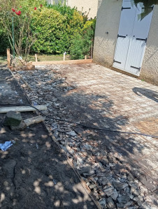 Photo de galerie - Réalisation d'une terrasse 
30 mètres carrés de chape sur un terrasse après ça serait la pause du carrelage