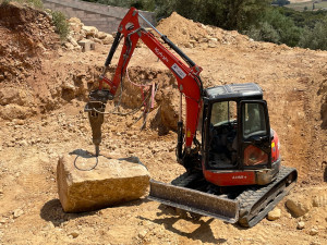 Photo de galerie - Terrassement avec brise roche hydraulique