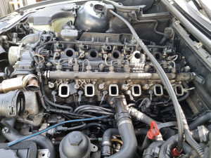 Photo de galerie - Changement de joint et suppression des clapets sur ce 3L BMW.